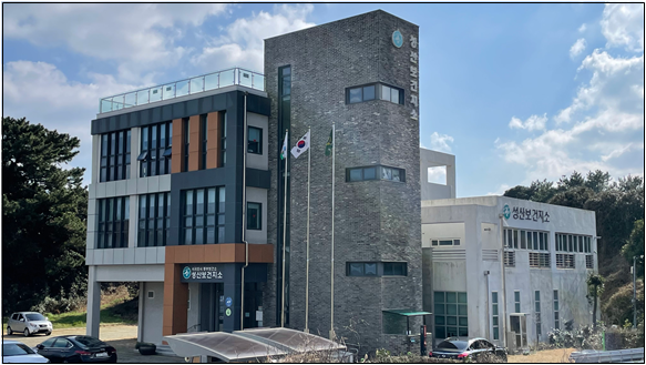 성산보건지소는 번듯한 외관과 달리 임무가 한정돼 있어 응급처치 업무도 하지 않는다. © 문지수