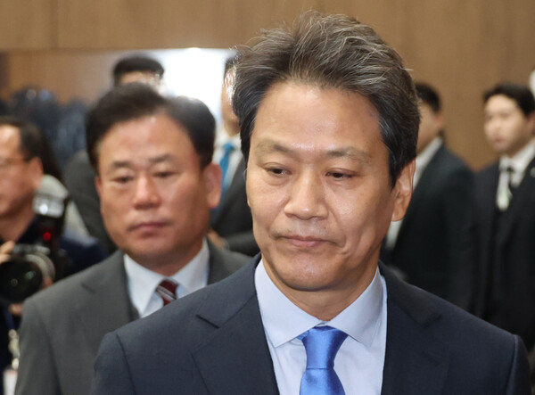 임종석 전 대통령 비서실장이 28일 더불어민주당의 공천배제 재고 촉구 기자회견을 위해 국회 소통관에 입장하고 있다. 2024.2.28. 연합뉴스