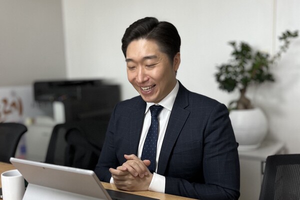 더불어민주당 총선 영입인재이자 백범 김구 선생 증손자인 김용만(38) 대한민국 임시정부 기념사업회 이사가 지난달 28일 리포액트와 인터뷰를 하고 있다. 2024.3.5. 사진 시민언론 민들레 김성진 기자