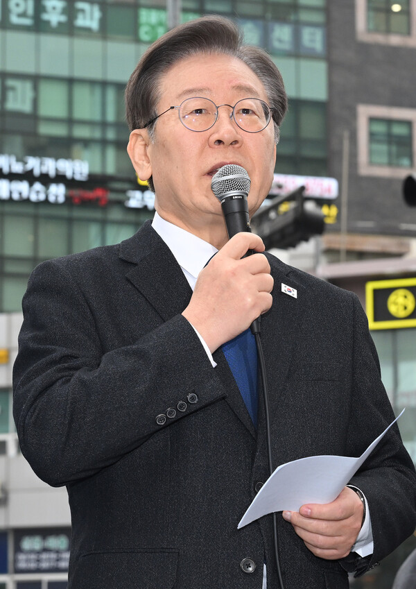 더불어민주당 이재명 대표가 5일 서울 영등포역 앞에서 긴급 기자회견을 하고 있다. 2024.3.5 [공동취재] 연합뉴스