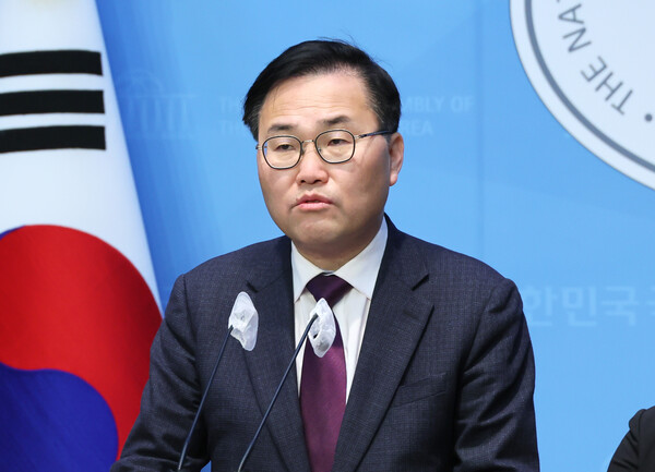 국민의힘 홍석준 의원이 6일 국회 소통관에서 당의 컷오프(공천배제) 결정에 대한 입장을 밝히고 있다. 홍 의원은 "당 공관위의 결정을 받아들일 수 없다"며 "이의신청을 하겠다"고 밝혔다. 2024.3.6. 연합뉴스