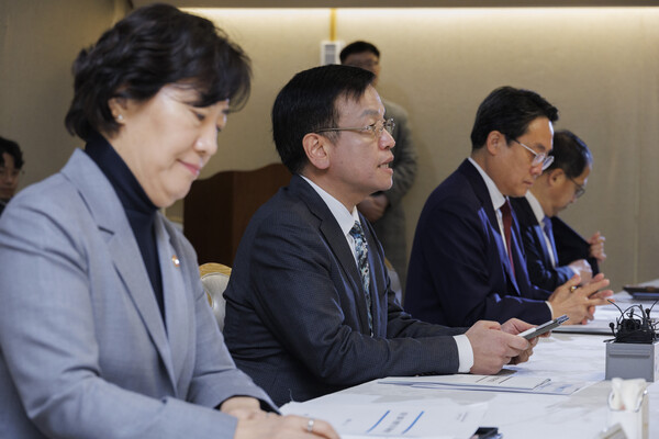 최상목 부총리 겸 기획재정부 장관이 6일 오전 서울 종로구 정부서울청사에서 열린 물가관계장관회의에 참석해 2월 소비자 물가동향 및 대응 방안에 대해 설명하고 있다. 2024.3.6. 연합뉴스