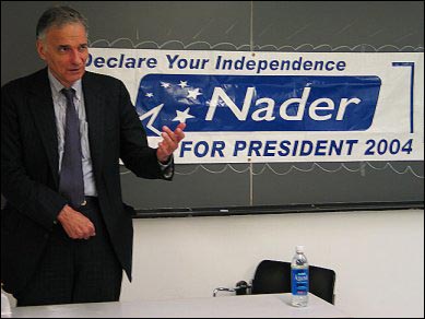 랄프 네이더. 2004년 대선 당시 출마를 선언하는 모습