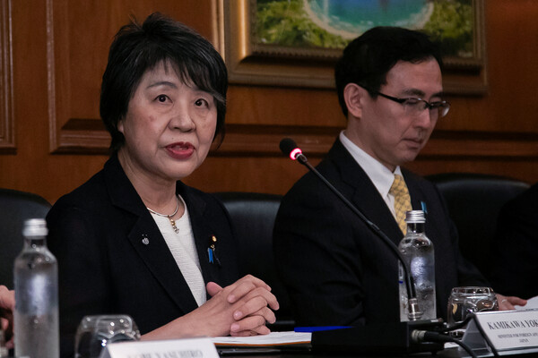 브라질에서 열린 주요 20개국(G20) 외교장관회의에 참석한 가미카와 요코 일본 외무상이 22일(현지시간) 리우데자네이루에서 열린 한미일 외교장관 회담에 참석하고 있다. 한미일 3국 외교장관 회담은 지난해 11월 샌프란시스코에서 개최된 아시아태평양경제협력체(APEC) 계기 이후 3개월여 만이다. 2024.02.23. 로이터 연합뉴스
