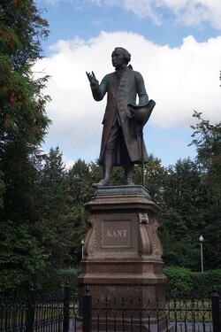 임마누엘 칸트의 동상. 사진 픽사베이