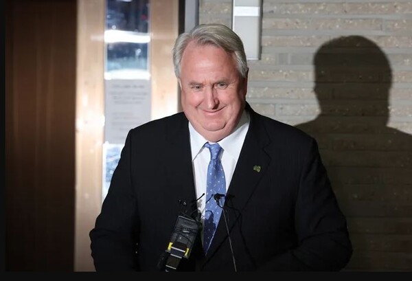 지난해 10월 23일 국민의힘 혁신위원장으로 임명된 인요한 후보가 서울 여의도 국민의힘 중앙당사 로비에서 기자들의 질문을 받고 있다. 연합뉴스