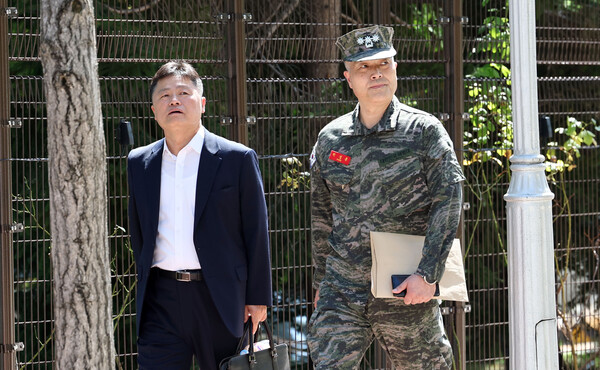 항명과 상관 명예훼손 혐의로 입건된 박정훈 전 해병대 수사단장이 8일 참고인 신분으로 조사를 받기 위해 경기도 과천 고위공직자범죄수사처(공수처)로 출석하고 있다. 2023.9.8. 연합뉴스