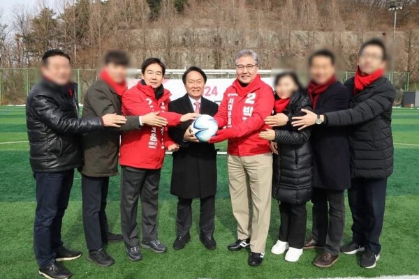 왼쪽 세번째부터 서대문갑 국민의힘 이용호 후보, 이성헌 서대문구청장, 서대문을 국민의힘 박진 후보. 2024.3.25. 박진 의원 페이스북 갈무리