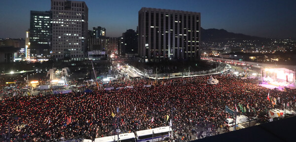 2017년 3월 4일 오후 서울 광화문광장에서 박근혜정권퇴진 비상국민행동 주최로 '19차 범국민행동의 날' 촛불집회가 열리고 있다. 2017.3.4 연합뉴스
