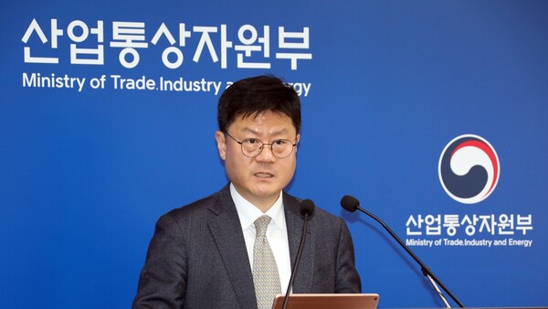 산업통상자원부 최우석 무역투자실장이 1일 정부세종청사에서 2024년 3월 수출입 동향을 발표하고 있다. 2024.4.1. 연합뉴스