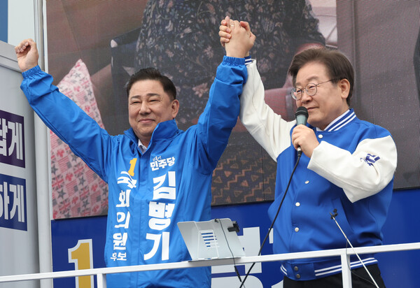 더불어민주당 이재명 상임공동선대위원장이 28일 동작구 상도동에서 김병기 후보 지원 유세를 하고 있다. 2024.3.28. 연합뉴스
