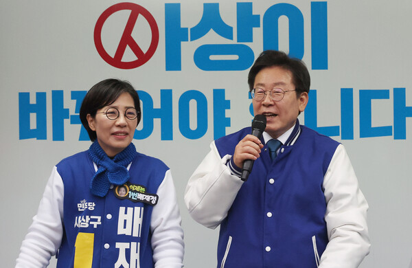 더불어민주당 이재명 대표가 3일 부산 사상구를 방문, 배재정 후보 지지 유세를 하고 있다. 2024.4.3. 연합뉴스