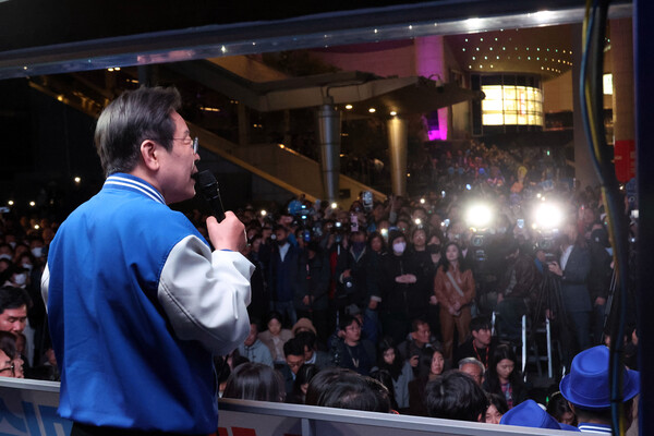더불어민주당 이재명 대표가 9일 용산역 앞 광장에서 열린 '정권 심판, 국민승리 총력 유세'에서 발언하고 있다. 2024.4.9. 연합뉴스