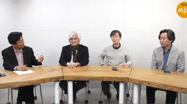 시민언론 민들레의 긴급 좌담회에 참석한 김상준 경희대 교수(맨 오른쪽부터), 곽노현 징검다리교육공동체 이사장, 김민웅 촛불행동 상임대표. 맨 왼쪽은 사회를 맡은 이명재 민들레 에디터