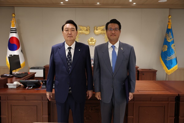 김태효 1차장(오른쪽)과 윤석열 대통령. [사진=대통령실]