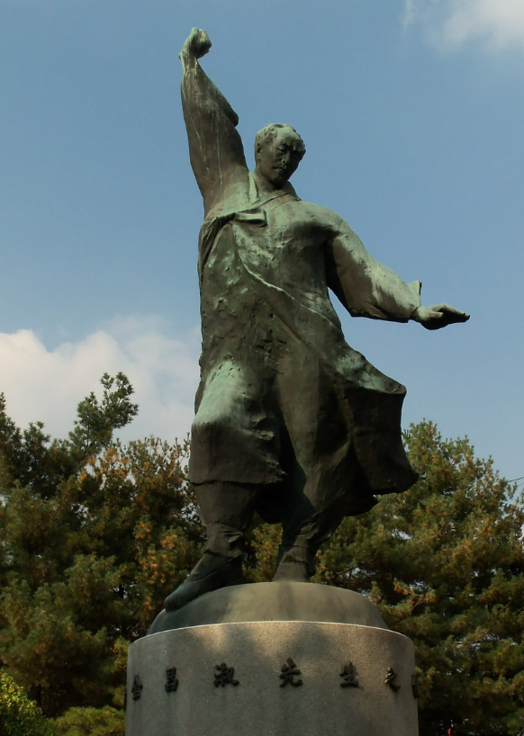 서울 종로구 명륜동 성균관대학교 교정에 세워진 설립자 심산 김창숙 동상.