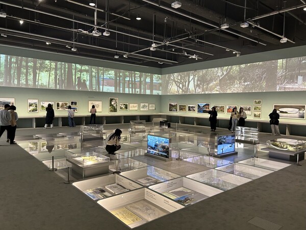 ‘정영선: 이 땅에 숨 쉬는 모든 것을 위하여’ 메인전시장.