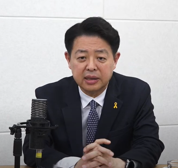 더불어민주당 서울시당위원장인 김영호(서대문을‧3선) 의원이 17일 오후 시민언론 민들레의 유튜브 방송 '민들레 초대석'에 출연해 발언하고 있다