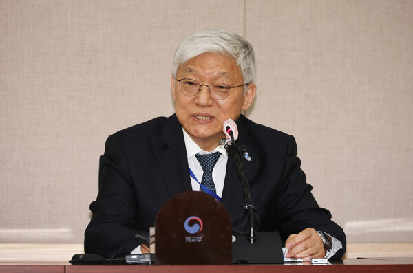 윤덕민 주일 한국대사가 26일 오후 정부서울청사에서 열린 기자간담회에서 발언하고 있다. 2024.04. 26. 연합뉴스