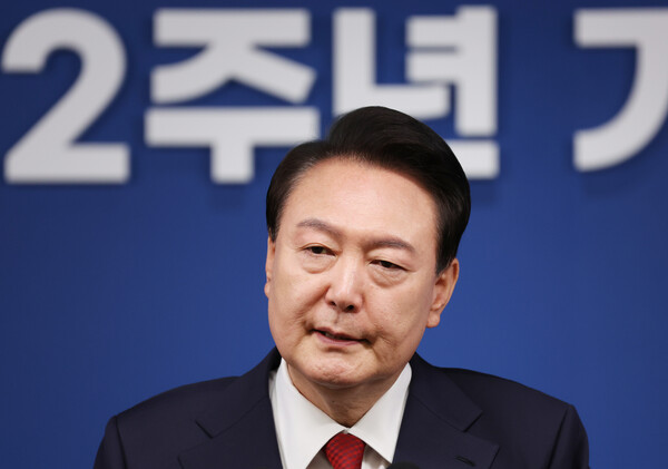 윤석열 대통령이 9일 오전 서울 용산 대통령실 청사 브리핑실에서 '윤석열정부 2년 국민보고 및 기자회견'을 하고 있다. 2024.5.9. 연합뉴스