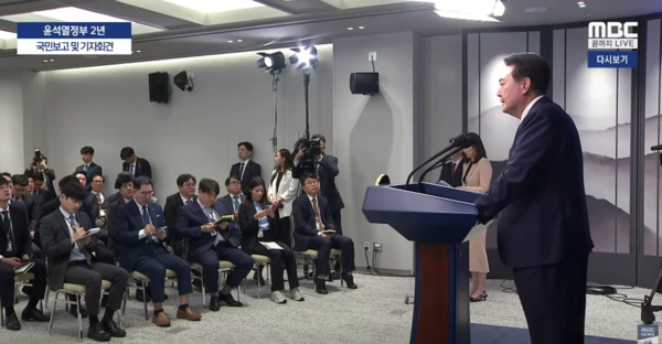 9일 대통령실에서 열린 윤석열 대통령 기자회견 장면. MBC 뉴스데스크 유튜브 화면 갈무리