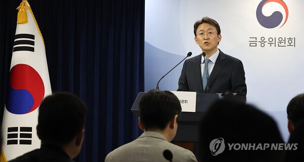 금융위원회 권대영 사무처장이 13일 종로구 정부서울청사에서 '부동산 PF의 질서 있는 연착륙을 위한 정책 방향'을 발표하고 있다.