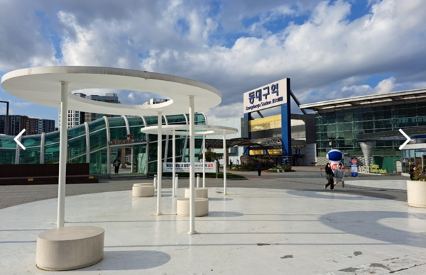 홍준표 대구시장이 박정희동상을 세우고 박정희광장으로 개조하려는 대구의 관문 동대구역광장. © 김용락