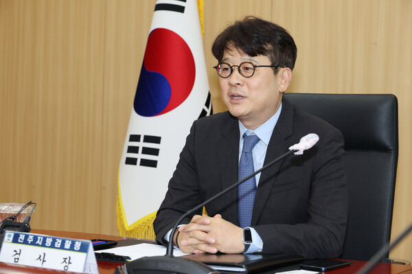 이창수 전주지검장이 11일 오전 전주지검 청사에서 열린 기자간담회에서 취재진의 질문에 답하고 있다. 2023.9.11. 연합뉴스