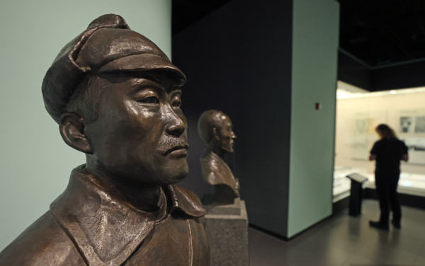 한국광복군 창군 제83주년 기념식이 열린 지난 2023년 9월12일 오후 서울 용산구 전쟁기념관에 홍범도 장군 흉상이 전시돼 있다. 대한민국임시정부가 1940년에 설립한 한국광복군 총사령부는 태평양 전쟁이 발발하자 대일 선전포고를 하고 연합국과 공동 작전을 펼쳤다. 연합뉴스