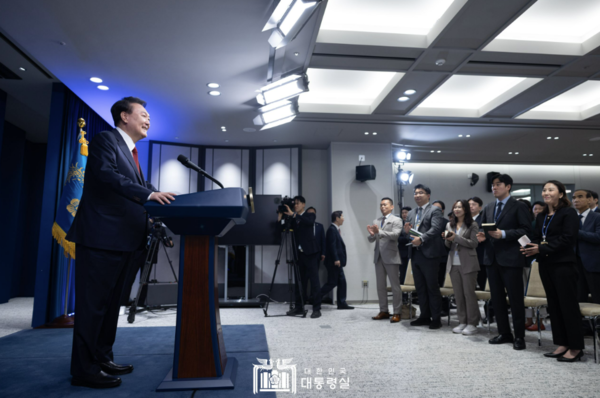 윤석열 대통령이 9일 용산 대통령실 브리핑룸에서 취임 2주년 내외신 기자회견을 하고 있다. 2024.5.9. 대통령실 제공