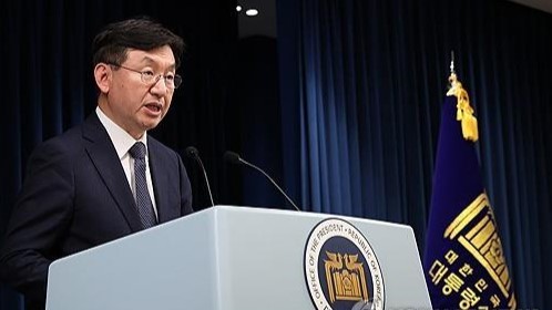 성태윤 대통령실 정책실장이 20일 서울 용산 대통령실 청사에서 해외 직접구매(직구) 논란과 관련해 브리핑하고 있다. 2024.5.20. 연합뉴스