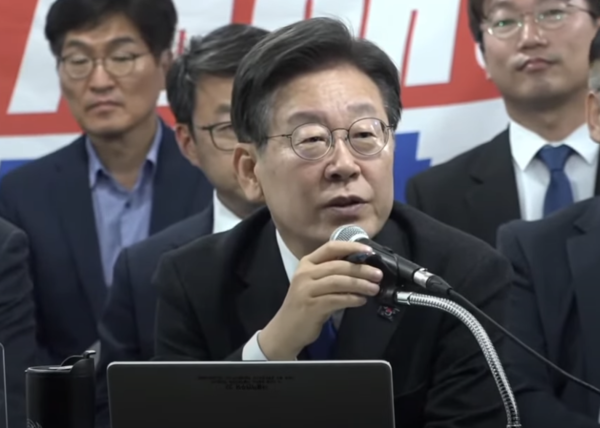 더불어민주당 이재명 대표가 21일 오후 7시부터 국회 본관 앞 농성장에서 열린 '해병대원 특검법, 민주당의 갈 길' 당원 난상토론에서 발언하고 있다. 오마이TV 생중계 화면 갈무리