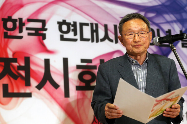 시집 '농무', '가난한 사랑노래' 등을 쓴 문단의 원로 신경림 시인이 22일 오전 8시 17분께 별세했다고 문단 관계자들이 22일 전했다. 암으로 투병하던 신 시인은 이날 오전 일산 국립암센터에서 숨을 거뒀다. 2024.5.22 [연합뉴스 자료사진]