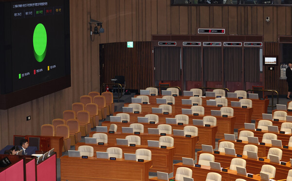 28일 오후 국회에서 열린 본회의에서 전세사기특별법 개정안에 여당 의원들이 불참한 가운데 야당 단독으로 처리되고 있다. 2024.5.28