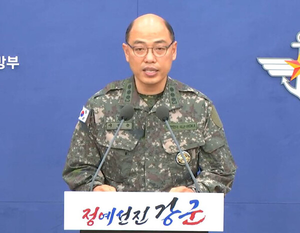 이성준 합동참모본부 공보실장이 지난 5일 서울 용산 국방부 청사에서 북한의 연평도, 백령도 북방 해안포 사격에 관한 브리핑을 하고 있다. 2024.1.5. [e브리핑 캡처] 연합뉴스 