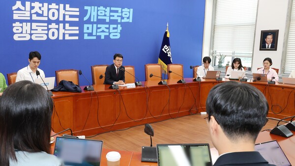 더불어민주당 진성준 정책위의장이 4일 오전 국회에서 열린 정책현안 기자간담회에서 발언하고 있다. 2024.6.4. 연합뉴스