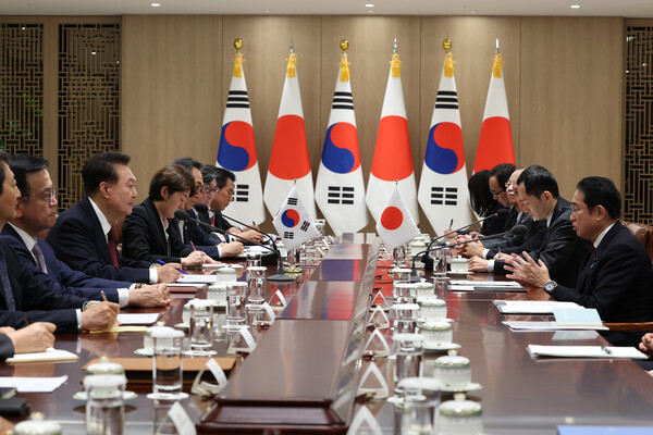 윤석열 대통령이 26일 서울 용산 대통령실에서 열린 한일 정상회담에서 기시다 후미오 총리의 발언을 듣고 있다. 2024. 05.26. 연합뉴스