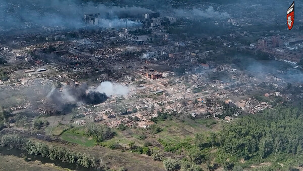 2일 우크라이나 하르키우 지역 보브찬스크에서 러시아의 공격으로 인한 파괴현장을 드론이 촬영한 동영상 화면 캡처. 2024.6.2. 로이터 연합특약