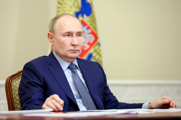 4일: 블라디미르 푸틴 러시아 대통령이 상트페테르부르크에서 러시아 정부 구성원들과 화상 회의를 하고 있다. 2024.6.4. 타스 연합뉴스