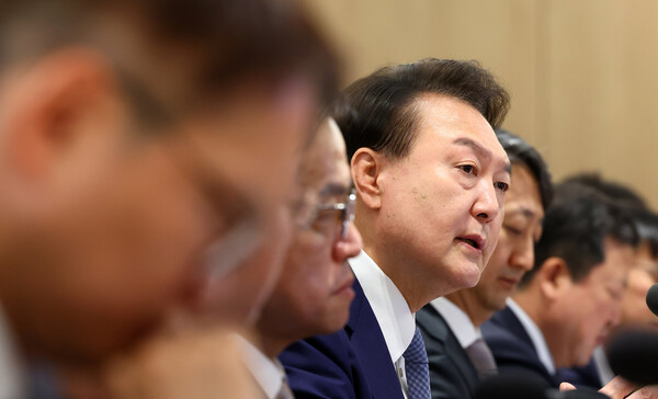 윤석열 대통령이 23일 서울 용산 대통령실 청사에서 제2차 경제이슈점검회의에 참석해 발언하고 있다. 2024.5.23 [대통령실통신사진기자단] 연합뉴스