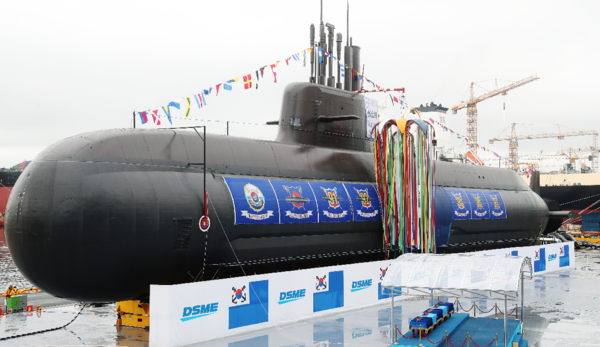 문재인 정부 당시인 지난 2018년 9월14일 경남 거제시 두모동 대우조선해양에서 열린 잠수함 진수식에서 공개된 도산 안창호 함의 모습. 도산 안창호 함은 우리나라 최초의 3,000톤급 잠수함으로 탄도 미사일을 탑재할 수 있는 최신예 함정이다. 연합뉴스.