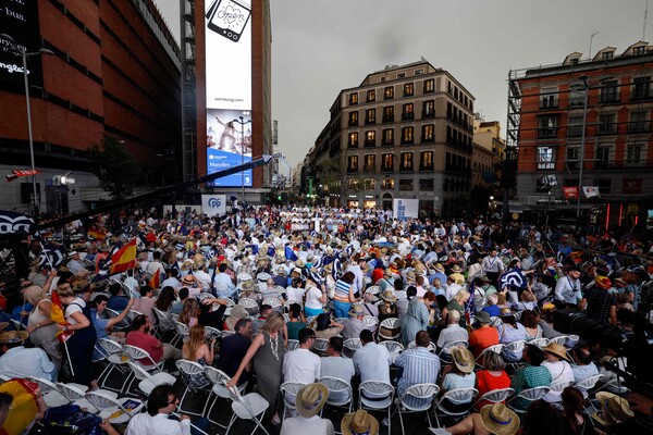 스페인 우파 야당인 국민당(PP)이 유럽 의회 선거를 앞두고 6일 마드리드에서 선거 유세를 벌이고 있다. 2024. 06. 06 [AFP=연합뉴스]