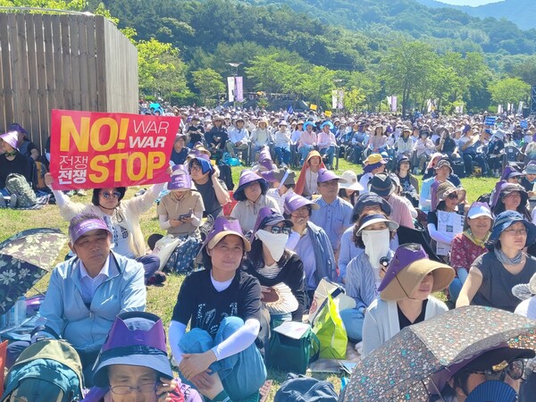 지난 13일 전북 장수군 죽림정사 천변에 모인 만 명의 인파. 한반도 평화와 국민통합의 염원을 담아 만인결사를 한 날이다. 2024.6.13. 시민언론 민들레 