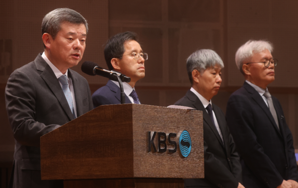 박민 KBS 사장이 취임 직후인 지난해 11월 14일 서울 여의도 KBS아트홀에서 열린 대국민 기자회견에서 발언하고 있다. 연합뉴스