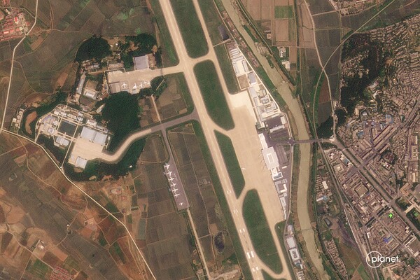 플래닛 랩스 PBC가 지난 11일 촬영한 평양 순안 국제공항의 위성 사진. AFP 통신이 블라디미르 푸틴 러시아 대통려의 방북을 앞두고 13일 전송한 사진이다. 2024.6.13. AFP 연합뉴스 