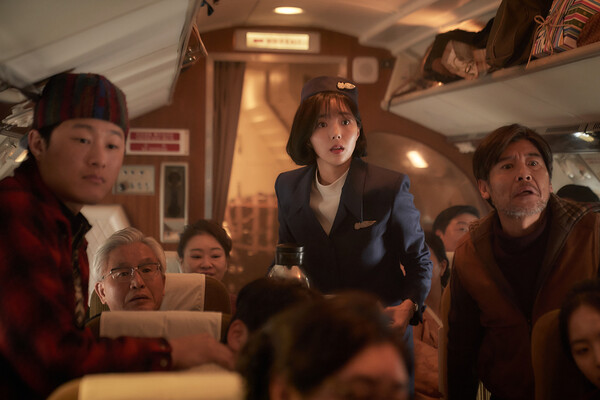  영화 '하이재킹'의 한 장면.