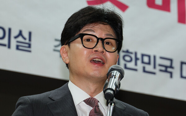 국민의힘 한동훈 전 비상대책위원장이 24일 오전 국회 의원회관에서 열린 국회 미래혁신포럼 창립총회에서 축사를 하고 있다. 2024.6.24. 연합뉴스