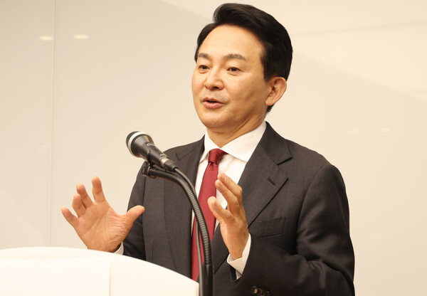 원희룡 전 국토교통부 장관이 26일 대구시 산격청사에서 홍준표 대구시장을 만난 뒤 기자들의 질문에 답하고 있다. 2024.6.26. 연합뉴스