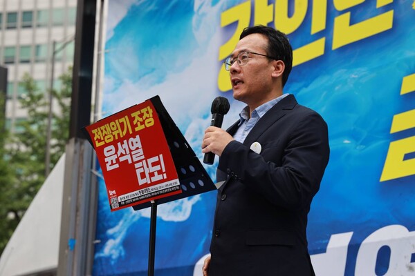 국민청원 제안자 권오혁 촛불행동 공동대표      사진 이호