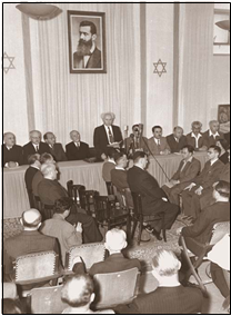 헤르츨 초상화와 일명 ‘독립 선언문’ 낭독. 이스라엘 의회.